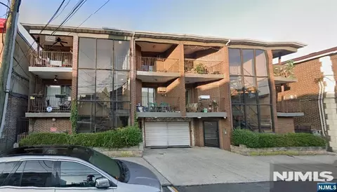 127 68th St #15, Guttenberg, NJ 07093