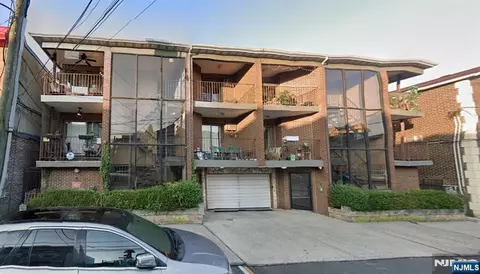 127 68th St #15, Guttenberg, NJ 07093