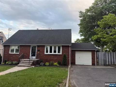 310 Passaic Ave, Carlstadt, NJ 07072