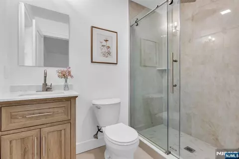 Bath - 515 Salem St, Paramus, NJ 07652 photo 5 of 6