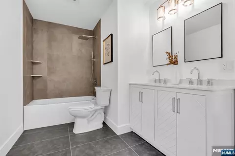 Bath - 515 Salem St, Paramus, NJ 07652 photo 4 of 6