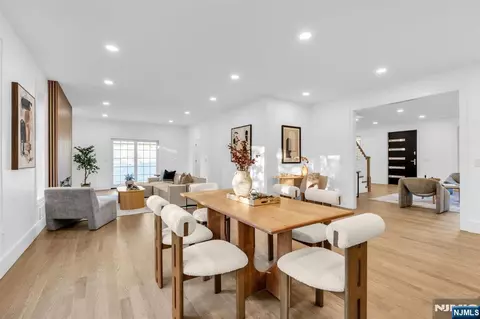 Dining - 515 Salem St, Paramus, NJ 07652 photo 3 of 4