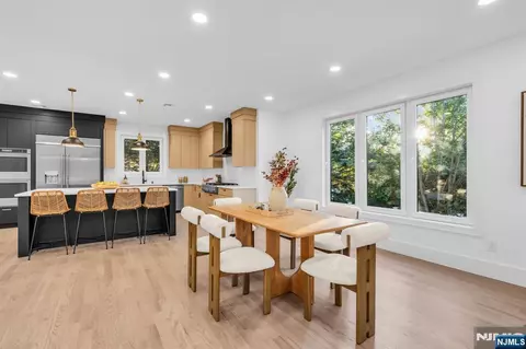 Dining - 515 Salem St, Paramus, NJ 07652 photo 4 of 4