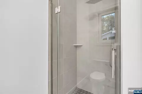 Bath - 515 Salem St, Paramus, NJ 07652 photo 6 of 6