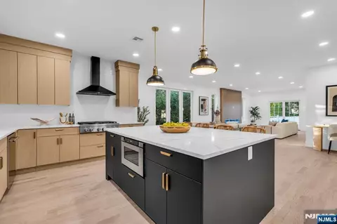 Kitchen - 515 Salem St, Paramus, NJ 07652 photo 3 of 3