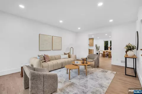 Living - 515 Salem St, Paramus, NJ 07652 photo 1 of 4