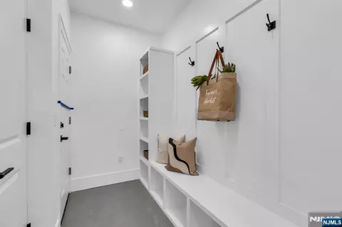 Entry Way - 515 Salem St, Paramus, NJ 07652 photo 3 of 6