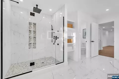 Bath - 515 Salem St, Paramus, NJ 07652 photo 3 of 6