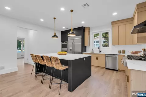 Kitchen - 515 Salem St, Paramus, NJ 07652 photo 2 of 3