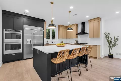 Kitchen - 515 Salem St, Paramus, NJ 07652 photo 1 of 3