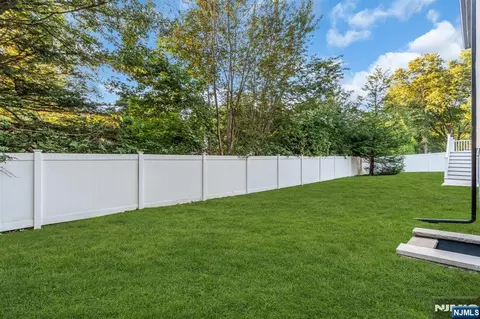 Exterior - 515 Salem St, Paramus, NJ 07652 photo 4 of 6