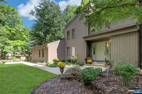 100 Cheshire Ln, Ringwood, NJ 07456