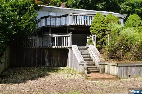 11 Woods Rd, Sandyston, NJ 07826
