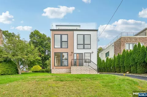 68 Livingston Ave, Livingston, NJ 07039