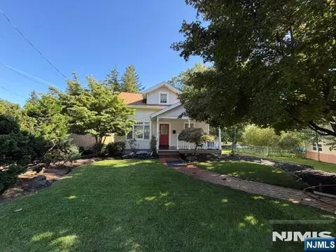 172 Godwin Ave, Wyckoff, NJ 07481