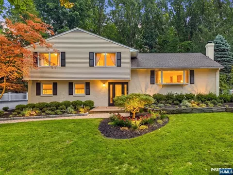 7 Ravine Dr, Woodcliff Lake, NJ 07677