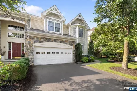 12 Timberline Ln, Oakland, NJ 07436