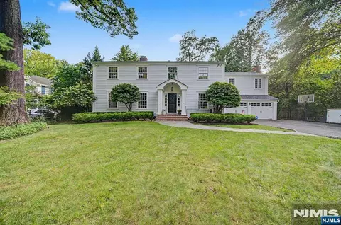 22 Birchwood Pl, Tenafly, NJ 07670