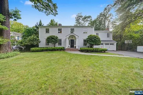 22 Birchwood Pl, Tenafly, NJ 07670
