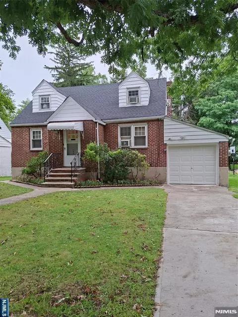 596 Broad Ave, Leonia, NJ 07605