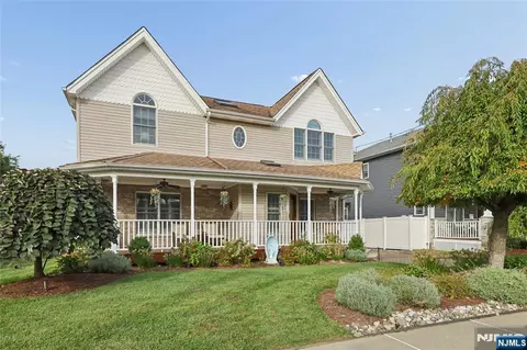 599 Oak Ave, Saddle Brook, NJ 07663