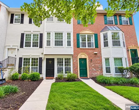 1248 Mulberry Dr, Mahwah, NJ 07430