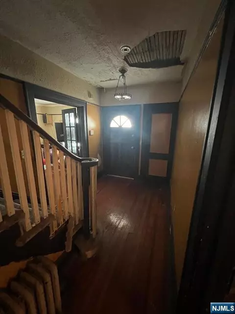 Entry Way - 264 Park St, Hackensack, NJ 07601 photo 6 of 8