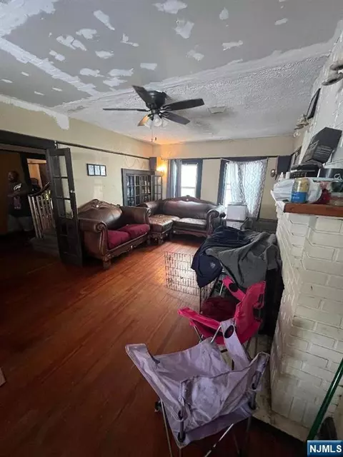 Living - 264 Park St, Hackensack, NJ 07601 photo 1 of 1