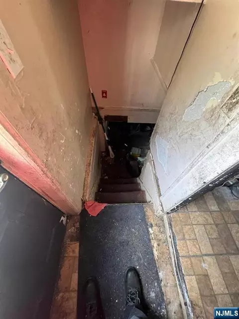 Entry Way - 264 Park St, Hackensack, NJ 07601 photo 3 of 8