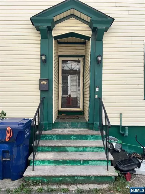 Exterior - 264 Park St, Hackensack, NJ 07601 photo 3 of 4