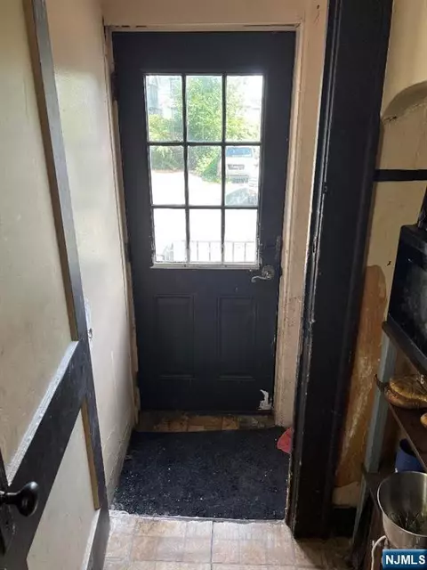 Entry Way - 264 Park St, Hackensack, NJ 07601 photo 2 of 8