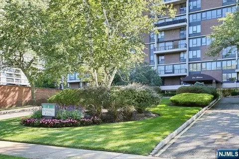 2 Horizon Rd #404, Fort Lee, NJ 07024