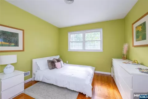 Bedroom - 1555 Ratzer Rd, Wayne, NJ 07470 photo 4 of 4