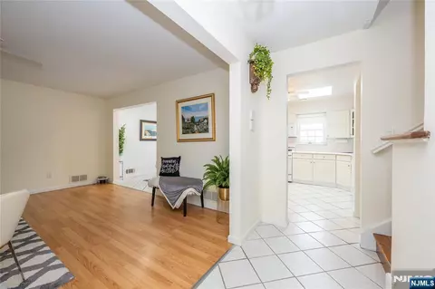Entry Way - 1555 Ratzer Rd, Wayne, NJ 07470 photo 2 of 4