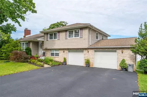 Exterior - 1555 Ratzer Rd, Wayne, NJ 07470 photo 17 of 19