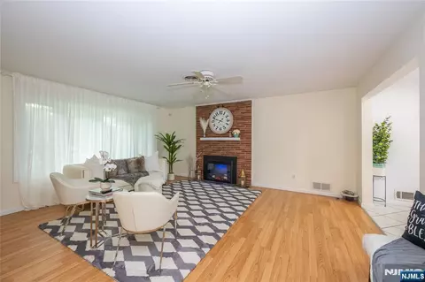 Living - 1555 Ratzer Rd, Wayne, NJ 07470 photo 2 of 5