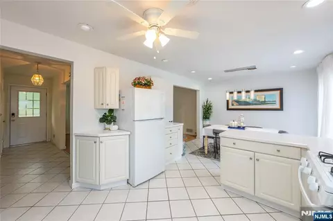 Entry Way - 1555 Ratzer Rd, Wayne, NJ 07470 photo 1 of 4
