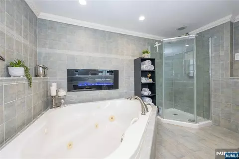 Bath - 1555 Ratzer Rd, Wayne, NJ 07470 photo 3 of 3