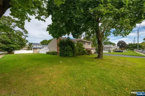 Exterior - 1555 Ratzer Rd, Wayne, NJ 07470 photo 18 of 19