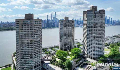 7004 Boulevard E #1B, Guttenberg, NJ 07093