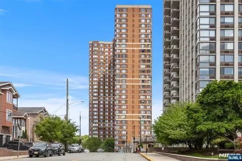 100 Old Palisade Rd #3215, Fort Lee, NJ 07024