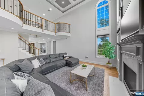 Living - 146 Stuart St, Paramus, NJ 07652 photo 2 of 2