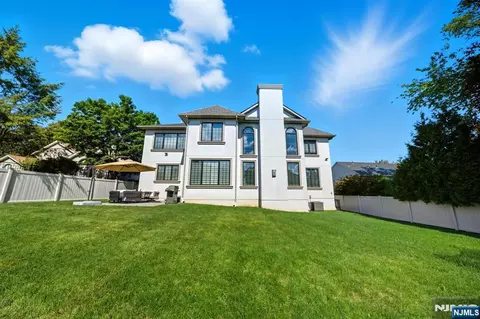 Exterior - 146 Stuart St, Paramus, NJ 07652 photo 5 of 6