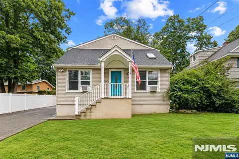 17 Pequot Rd, Ringwood, NJ 07456