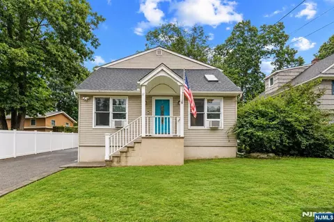 17 Pequot Rd, Ringwood, NJ 07456