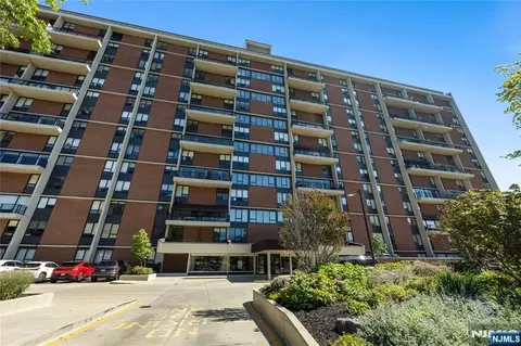 3 Horizon Rd #1023, Fort Lee, NJ 07024