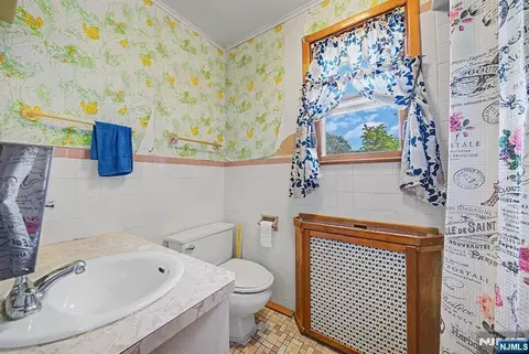 Bath - 56 Haskell Ave, Haskell, NJ 07420 photo 3 of 5