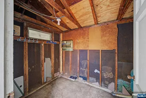 Entry Way - 56 Haskell Ave, Haskell, NJ 07420 photo 4 of 4