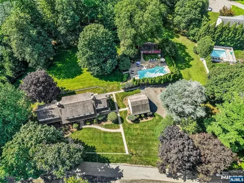 1 Carlyle Pl, Hillsdale, NJ 07642