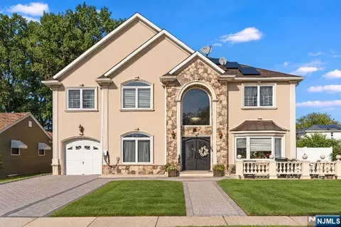4 Conklin Dr, Clifton, NJ 07013